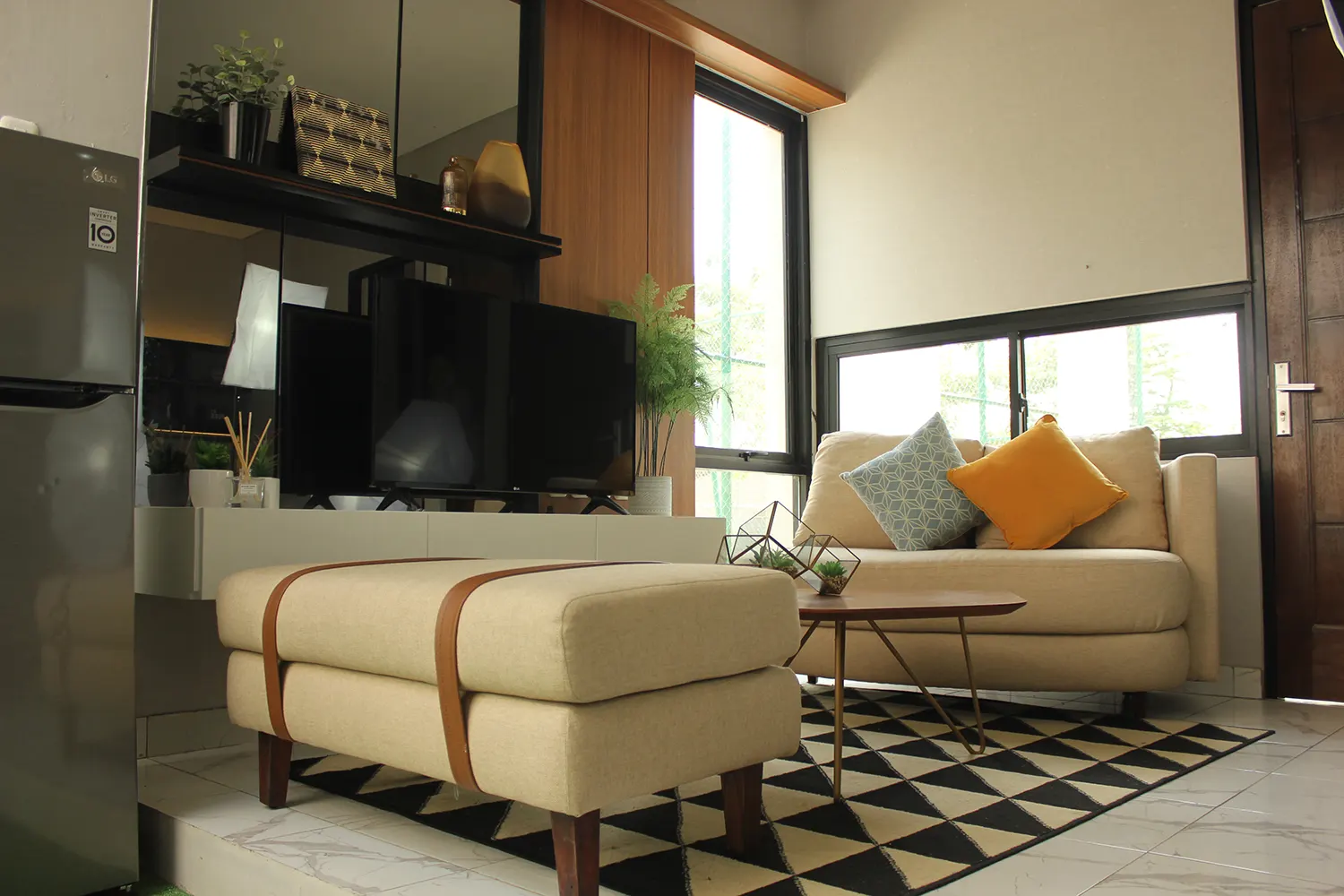 Ruang Tamu dengan desain minimalis - Tipe Lily di The Visenda Residence, Serang
